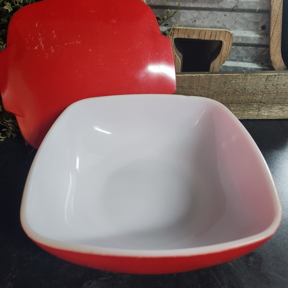 Vintage Pyrex Casserole Hostess Dis 1.5 quart with lid - Picture 3 of 4